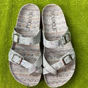 Corky’s Tan Lines Boutique sandals US8 White Metallic with silver buckles